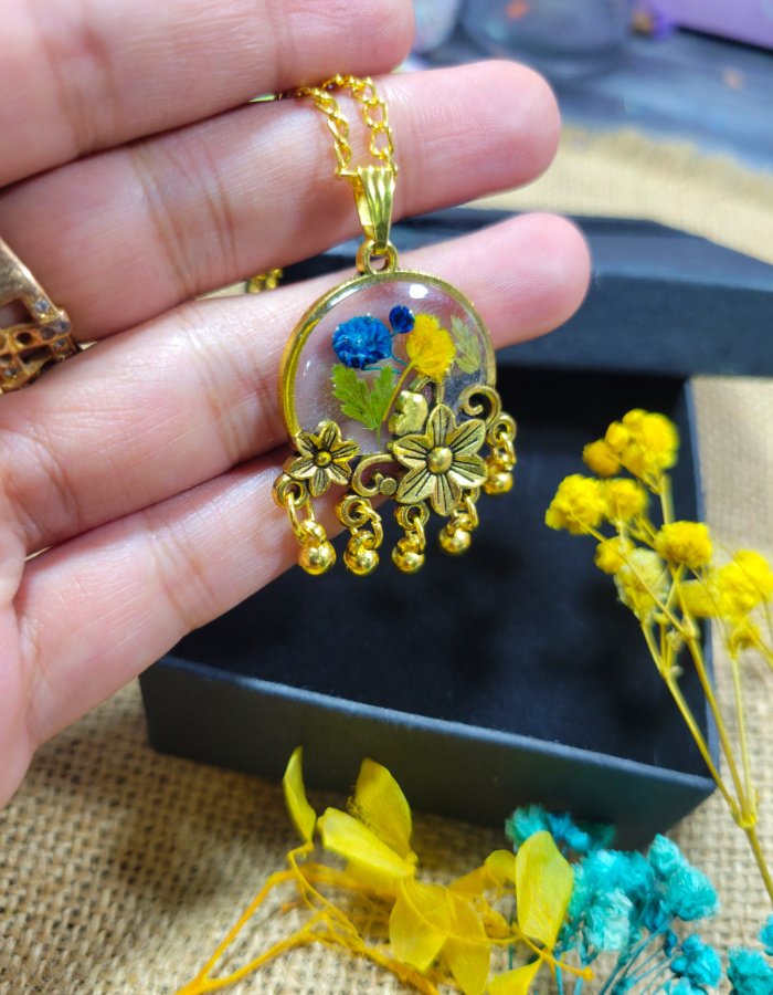 BCH0RJEPR0472 3 Naghma-e-Neela Blue Pendant – handmade real flower pendant, view 5