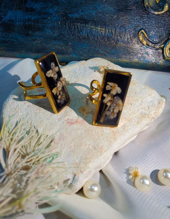 Gul-e-Khaamosh Black Floral Ring – handmade resin flower ring, view 2