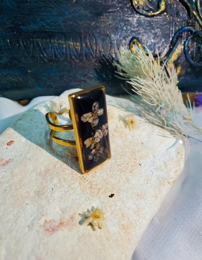 BCH0RJEPR0476 2 Gul-e-Khaamosh Black Floral Ring – handmade resin flower ring, view 4
