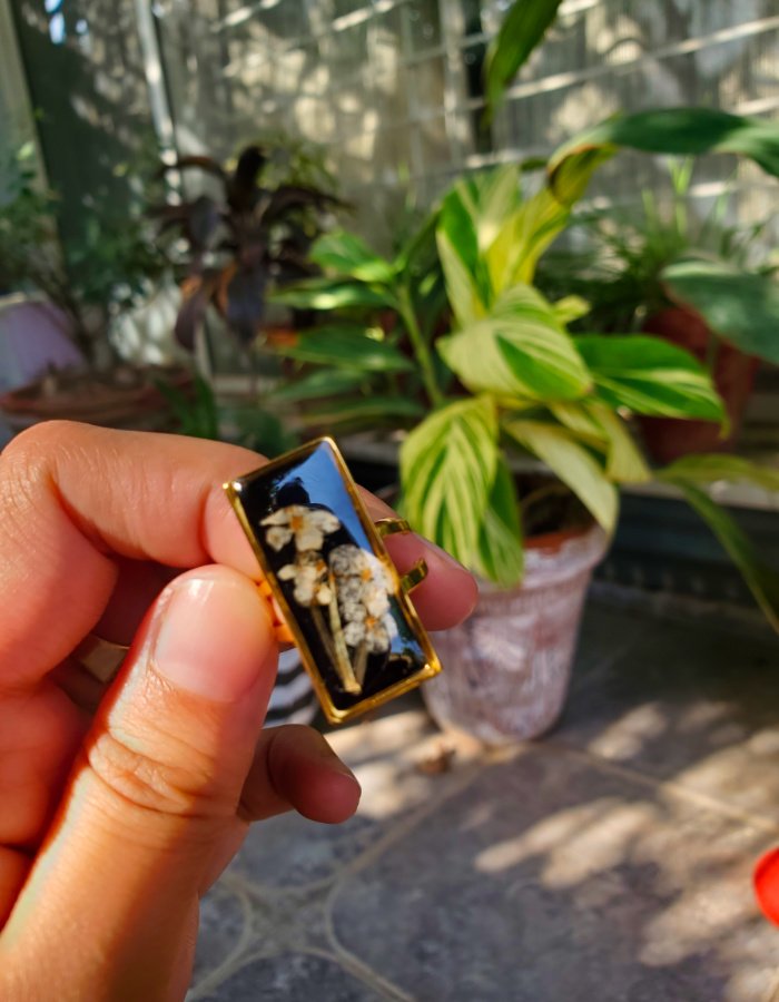 BCH0RJEPR0476 5 Gul-e-Khaamosh Black Floral Ring – handmade resin flower ring, view 3