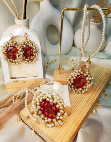 Zewar-e-ishq Red Floral Beaded Pendant, Earring and Bracelet Set with Yarrow Blooms