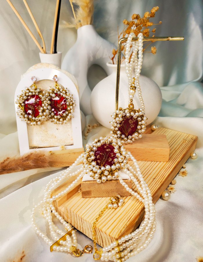 BCH0RJEPR0479 11 Zewar-e-ishq Red Floral Beaded Pendant, Earring and Bracelet Set with Yarrow Blooms – handmade resin jewelry set, view 13