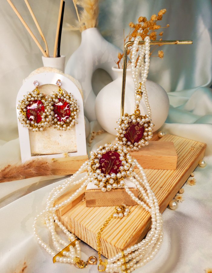 BCH0RJEPR0479 12 Zewar-e-ishq Red Floral Beaded Pendant, Earring and Bracelet Set with Yarrow Blooms – handmade resin jewelry set, view 8