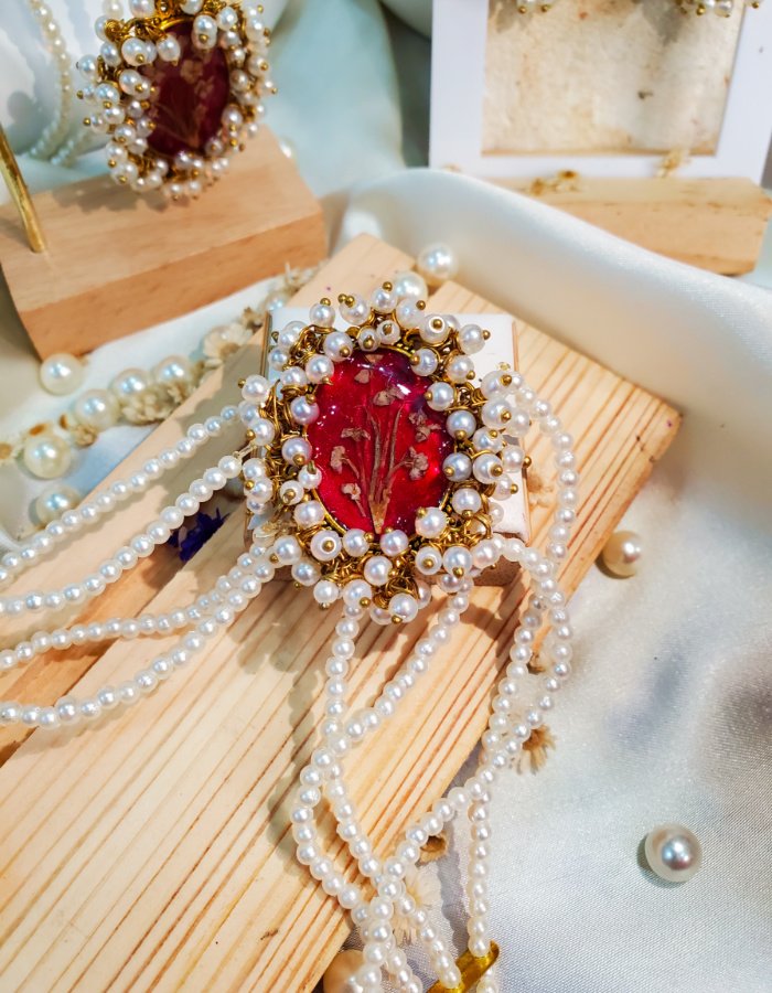 BCH0RJEPR0479 7 Zewar-e-ishq Red Floral Beaded Pendant, Earring and Bracelet Set with Yarrow Blooms – handmade resin jewelry set, view 5