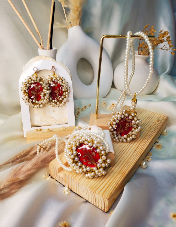 BCH0RJEPR0479 8 Zewar-e-ishq Red Floral Beaded Pendant, Earring and Bracelet Set with Yarrow Blooms – handmade resin jewelry set, view 11