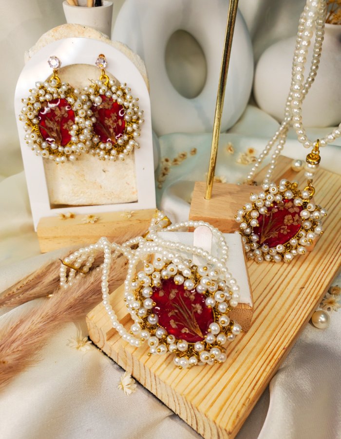 BCH0RJEPR0479 9 Zewar-e-ishq Red Floral Beaded Pendant, Earring and Bracelet Set with Yarrow Blooms – handmade resin jewelry set, view 12