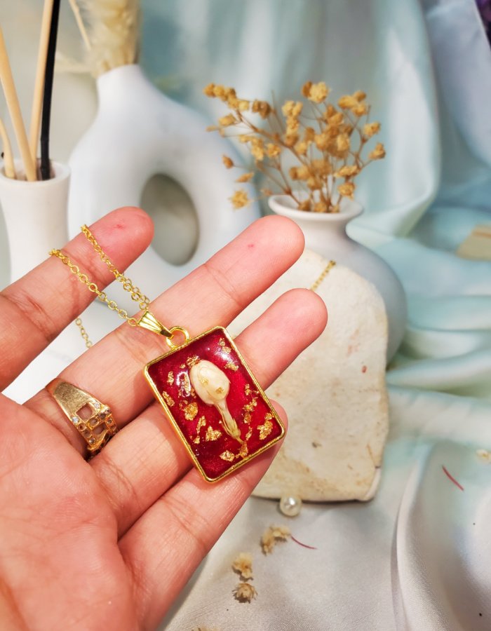 BCH0RJEPR0480 8 Gul-e-Tabasum Red Floral Pendant with Jasmine – handmade flower resin pendant, view 8