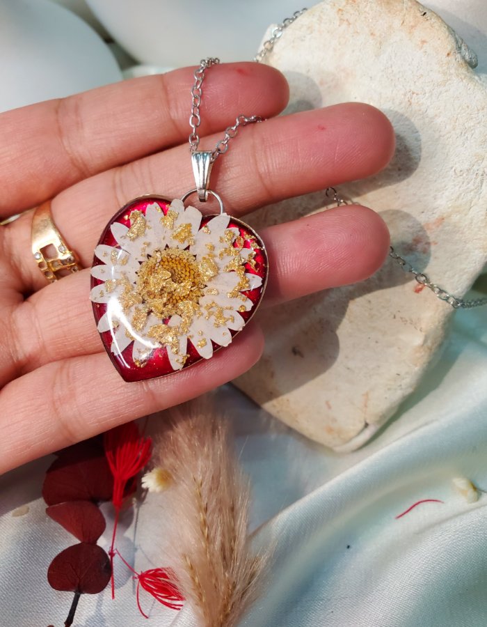 Dil‑e‑Meharma Heartshaped Red Floral Pendant – handmade resin floral pendant, view 2