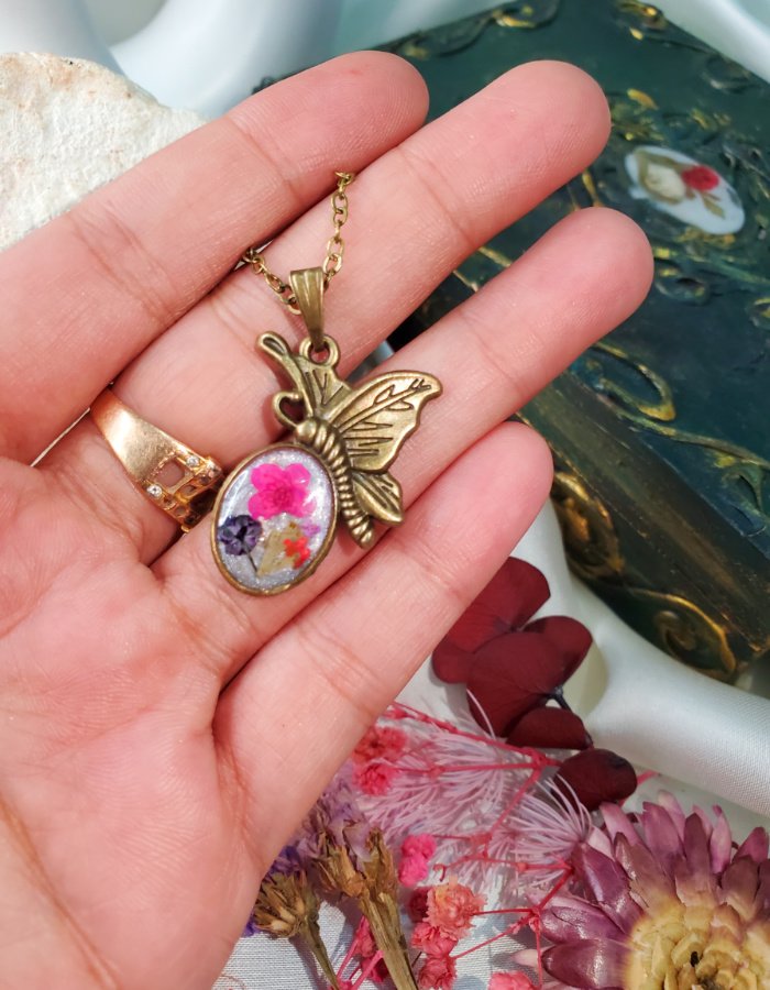 BCH0RJEPR0486 3 Gul‑e‑Parwana Pink Floral Pendant – handmade flower resin pendant, view 3