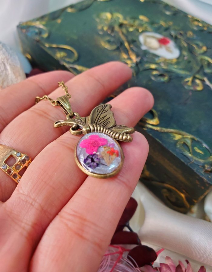 BCH0RJEPR0486 4 Gul‑e‑Parwana Pink Floral Pendant – handmade flower resin pendant, view 5