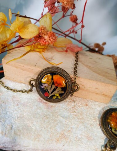 Nayab‑e‑Shab Black Floral Bracelet