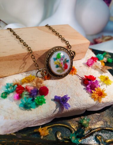 Rang-e-Parwaz White Floral Bracelet