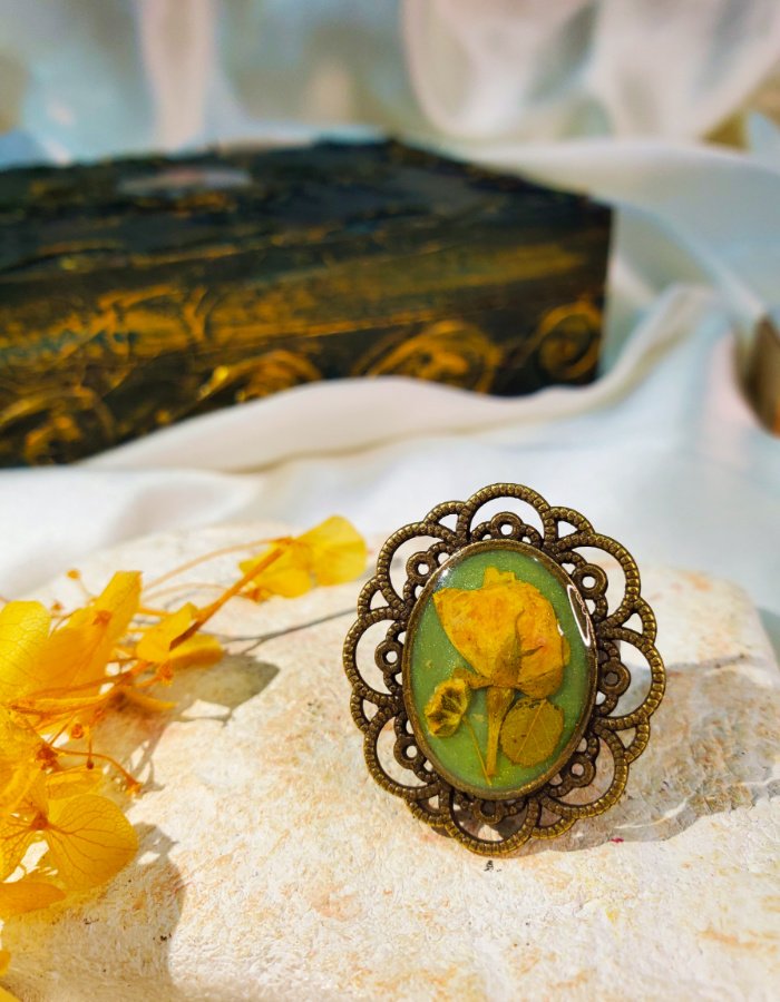 BCH0RJEPR0491 1 Zard‑e‑Gul Yellow Rose Bud Floral Ring with Antique Base – handmade resin flower ring, view 3
