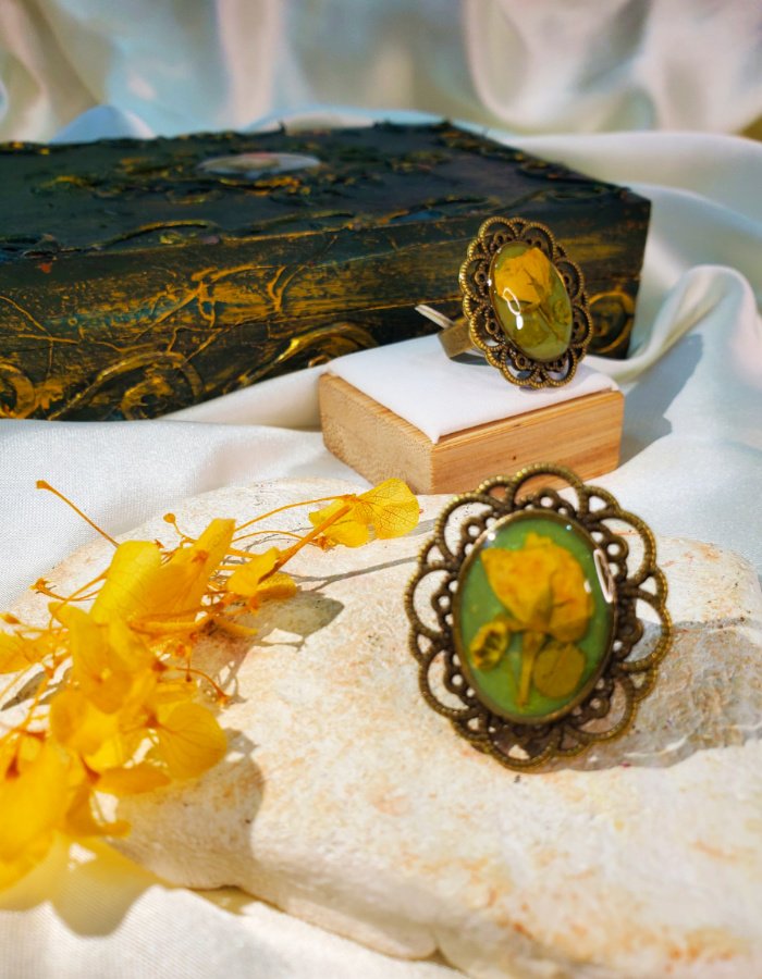 BCH0RJEPR0491 2 Zard‑e‑Gul Yellow Rose Bud Floral Ring with Antique Base – handmade resin flower ring, view 4