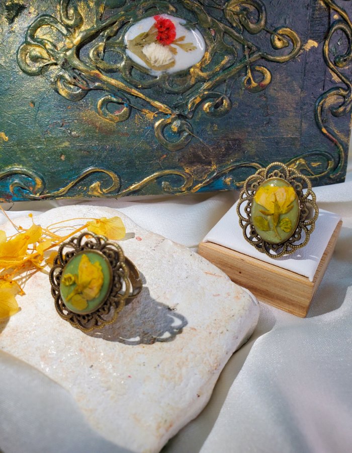 BCH0RJEPR0491 5 Zard‑e‑Gul Yellow Rose Bud Floral Ring with Antique Base – handmade resin flower ring, view 7
