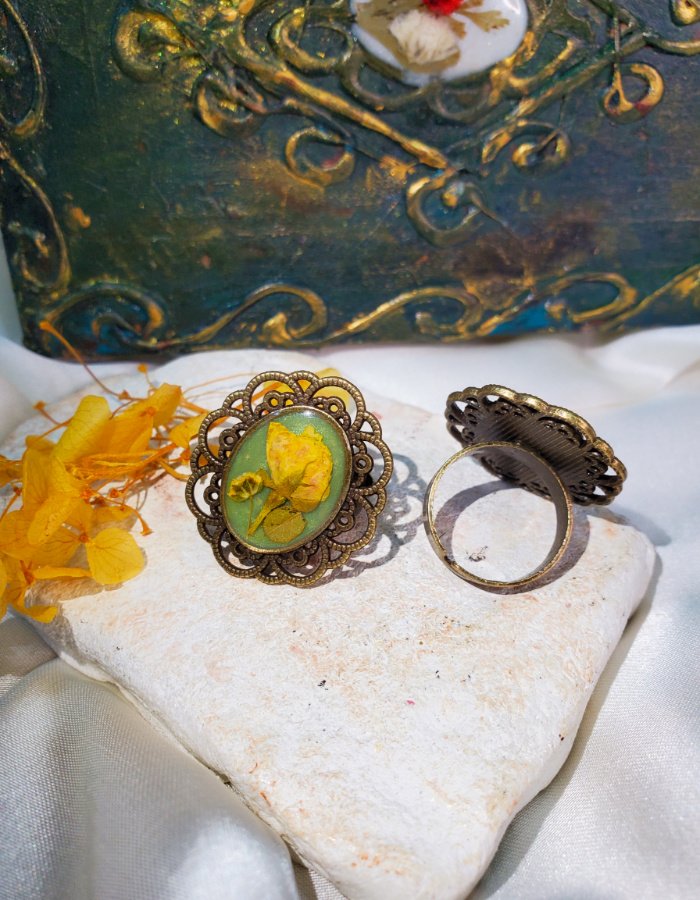 BCH0RJEPR0491 7 Zard‑e‑Gul Yellow Rose Bud Floral Ring with Antique Base – handmade resin flower ring, view 8