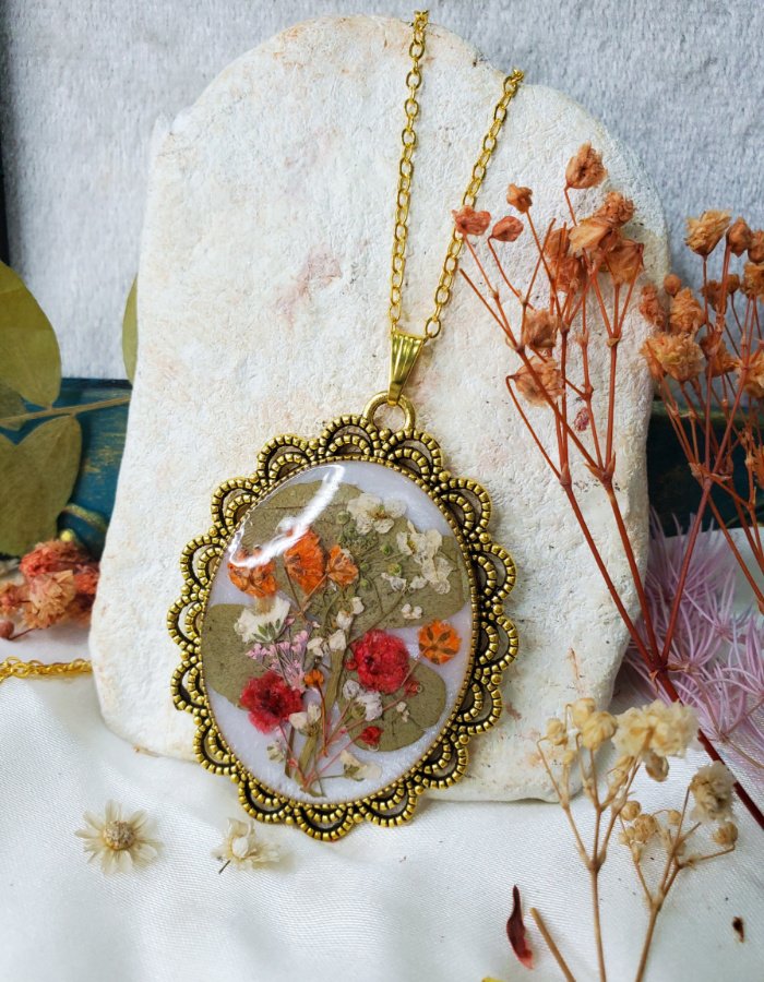 Gulbaan-e-Noor White Multi Floral Meadow Pendant – handmade real flower pendant, view 2