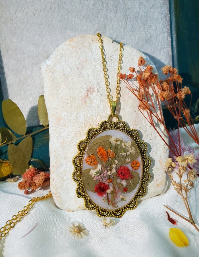 BCH0RJEPR0494 2 Gulbaan-e-Noor White Multi Floral Meadow Pendant – handmade real flower pendant, view 3