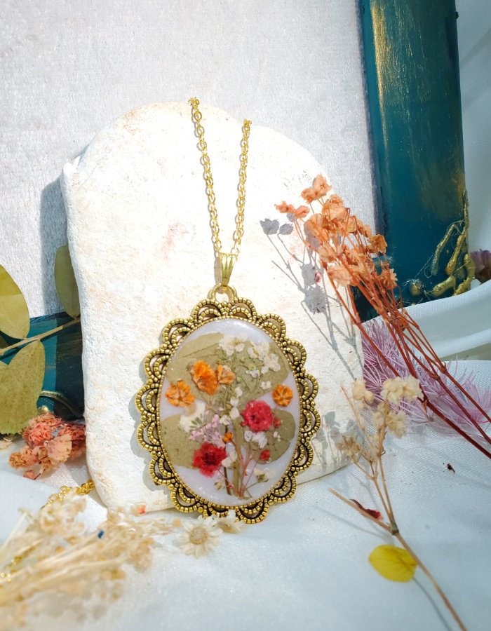 BCH0RJEPR0494 3 Gulbaan-e-Noor White Multi Floral Meadow Pendant – handmade real flower pendant, view 4