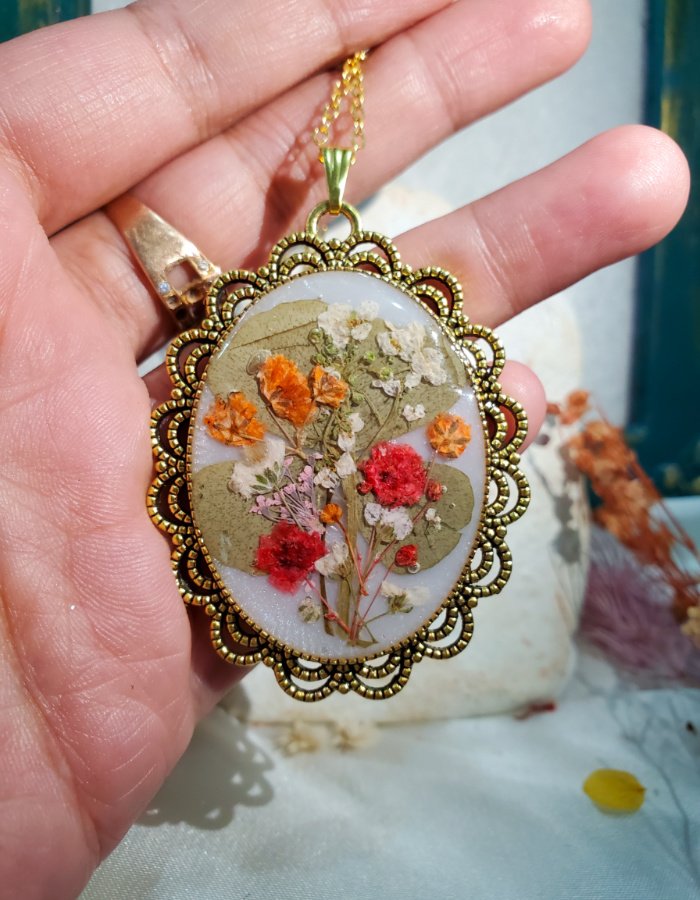 BCH0RJEPR0494 4 Gulbaan-e-Noor White Multi Floral Meadow Pendant – handmade real flower pendant, view 7