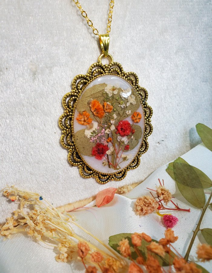 BCH0RJEPR0494 6 Gulbaan-e-Noor White Multi Floral Meadow Pendant – handmade real flower pendant, view 5
