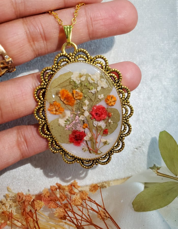 BCH0RJEPR0494 7 Gulbaan-e-Noor White Multi Floral Meadow Pendant – handmade real flower pendant, view 9