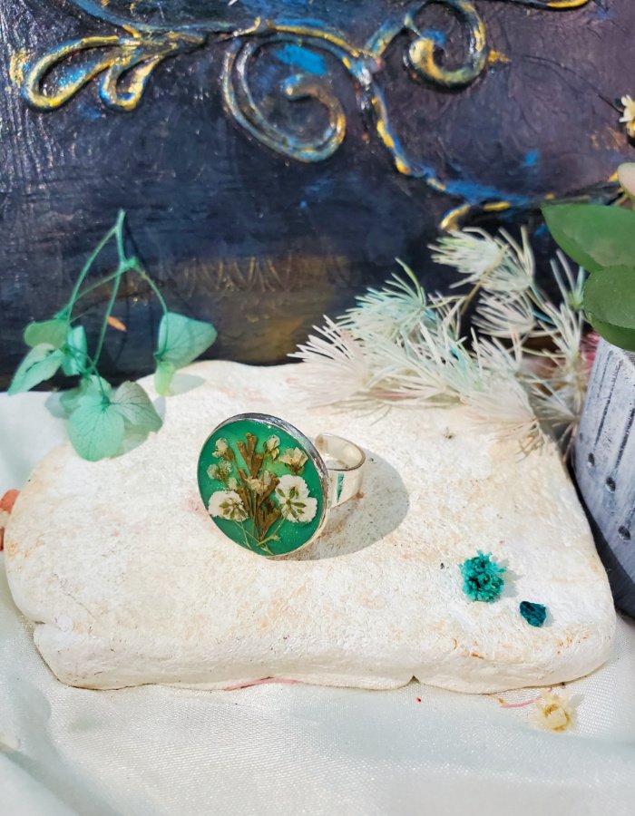 BCH0RJEPR0503 1 Naghma‑e‑Sabz Green Floral Ring – handmade resin flower ring, view 3