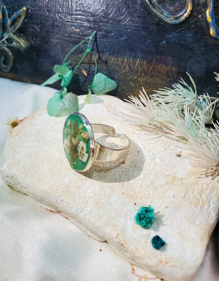 BCH0RJEPR0503 2 Naghma‑e‑Sabz Green Floral Ring – handmade resin flower ring, view 4