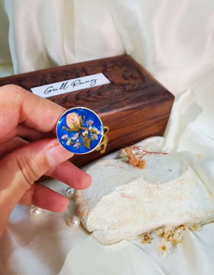 Durr‑e‑Neel Blue Floral Ring – handmade resin flower ring, view 2