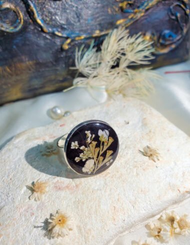 Durr‑e‑Siyah Black Floral Ring – handmade resin flower ring, view 6
