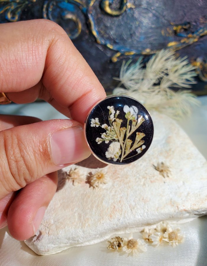 Durr‑e‑Siyah Black Floral Ring – handmade resin flower ring, view 2
