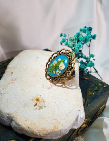 Shafaq‑e‑Neelam Blue Floral Ring – handmade resin flower ring, view 6