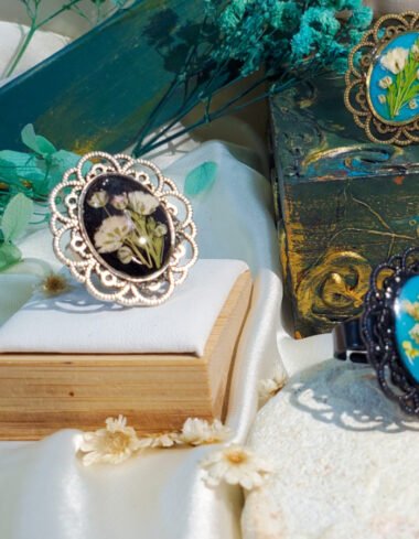 Naghma‑e‑Siah Black Floral Ring – handmade resin flower ring, view 2