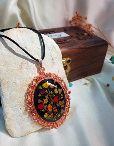 Zar‑e‑Rung Black Floral Pendant – handmade resin floral pendant, view 5