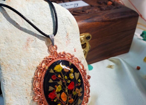 Zar‑e‑Rung Black Floral Pendant – handmade resin floral pendant, view 5