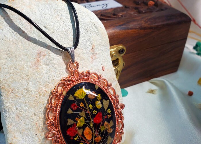 Zar‑e‑Rung Black Floral Pendant – handmade resin floral pendant, view 5