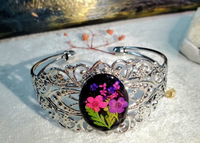 Dur-e-Nayab Black Floral Bracelet – handmade resin flower bracelet, view 15