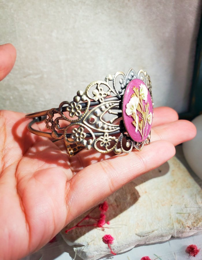 Durr-e-Banafsha Dusty Pink Antique Floral Bracelet – handmade resin flower bracelet, worn in hand