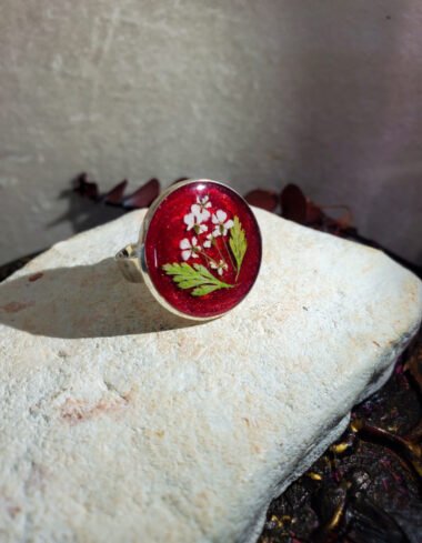 Durr-e-Sehar Gulabi Red Floral Ring – handmade resin flower ring, featured view