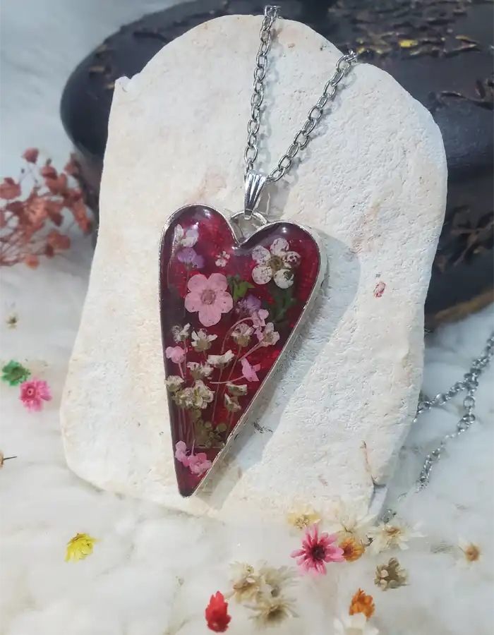 Dil-e-Guldasta Maroon Floral Heart Pendant – handmade resin floral pendant, view 2