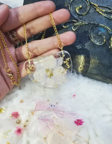 White Bloom Curve Pendant – handmade flower resin pendant