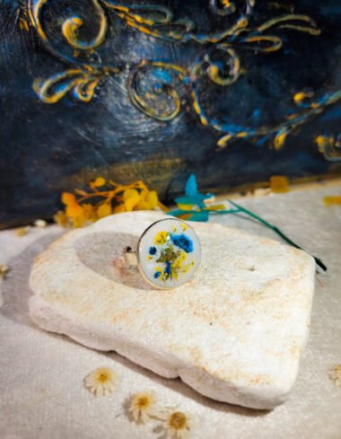 Naghma-e-Safed White Floral Ring – handmade white flower resin ring, featured view