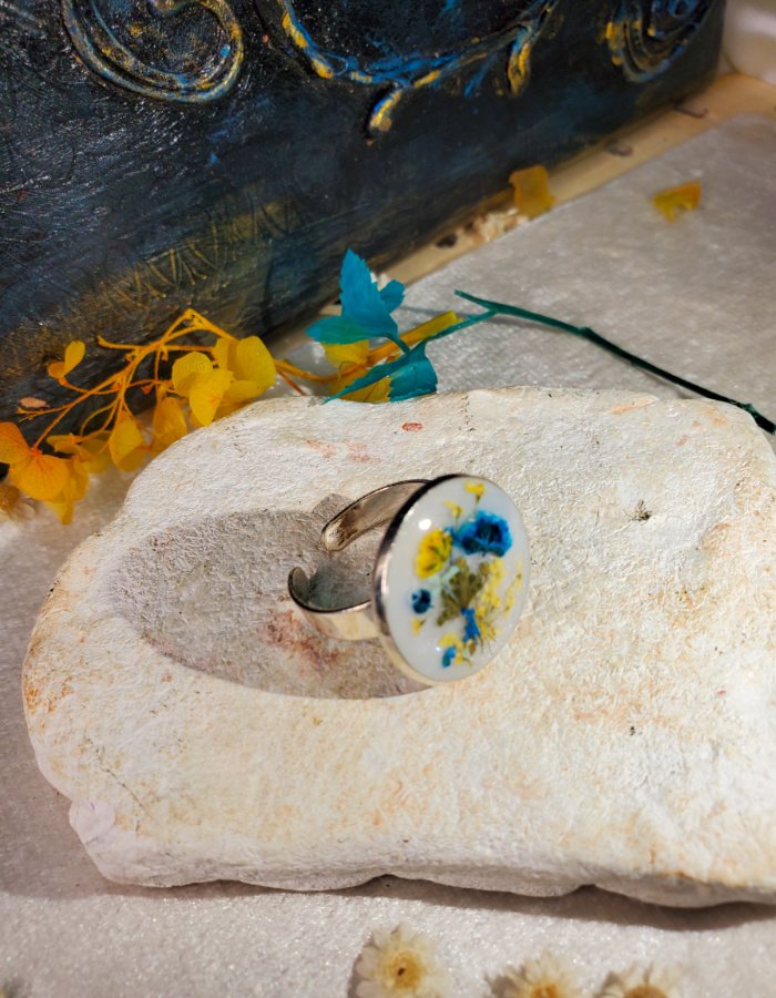 Naghma-e-Safed White Floral Ring 2 Naghma-e-Safed White Floral Ring – handmade white flower resin ring, view 3