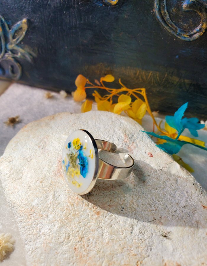 Naghma-e-Safed White Floral Ring 3 Naghma-e-Safed White Floral Ring – handmade white flower resin ring, view 4