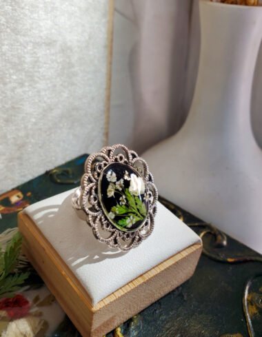 Naghma‑e‑Siah Black Floral Ring