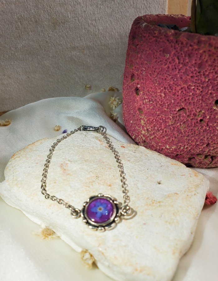 Niloofar-e-Firoza Purple Floral Bracelet 1 Niloofar‑e‑Firoza Purple Floral Bracelet – handmade purple flower charm bracelet, alternate view