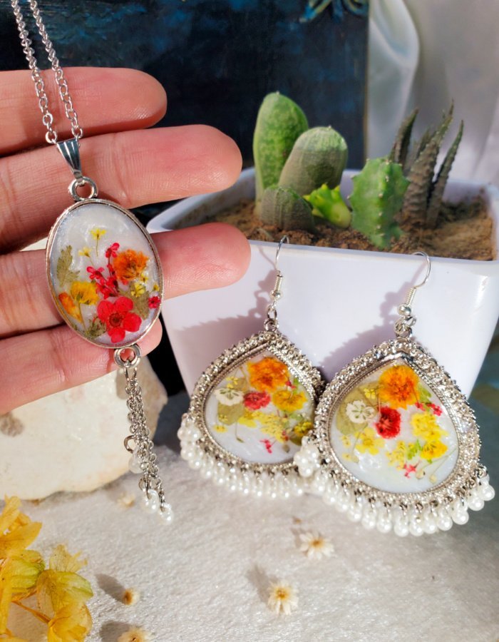 Noor‑e‑Bahaar White Multi Floral Pendant and Earrings Set – handmade flower pendant and earrings set, pendant held in hand