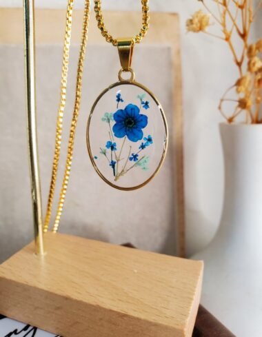 Noor‑e‑Neelam Blue Floral Pendant – handmade flower resin pendant, featured view