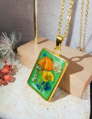 Zar‑e‑Chaman Green Floral Pendant – handmade resin floral pendant, featured view