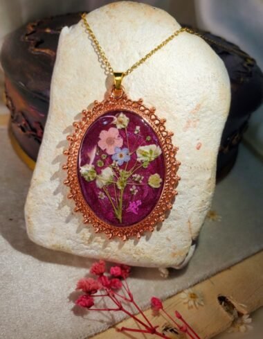 Zar‑e‑Nazakat Pink Floral Pendant – handmade rose gold flower pendant, pink cosmos and forget-me-not bouquet in fuchsia resin on white stone
